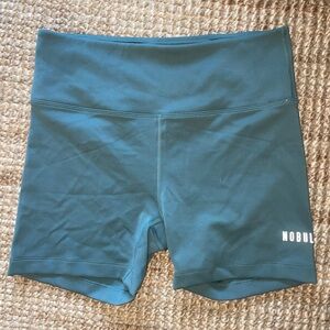 NOBULL High rise matte short